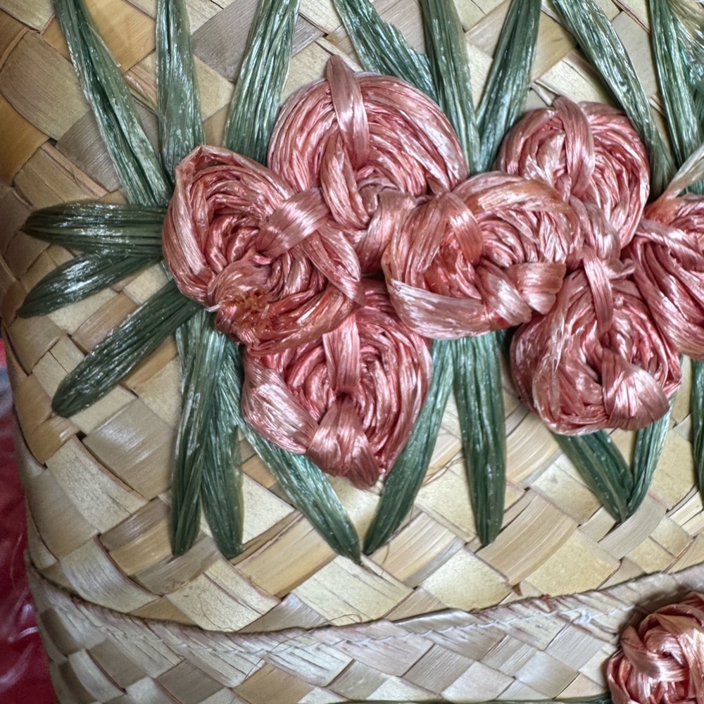 Hand‑woven Straw Floral Tote with “Bahamas” Stitching — Beach Chic 13″ Straw Bag - Picture 11 of 14